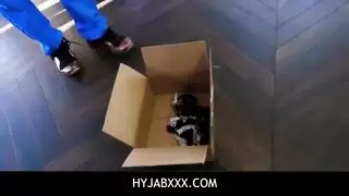 ممثلة إباحية تأخذه بعمق في حلقها من أجل تلطيخ وجه ثلاثي