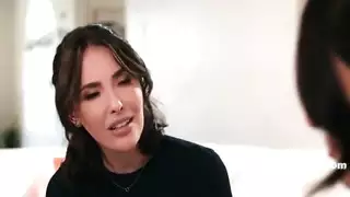 جندي مفلس يحصل على شكر xxx من الفتيات السحاقيات كيسي كالفرت وسارة عربي