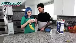 مشهد ساخن: جنس محترف مع أثداء رائعة