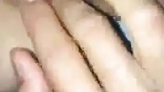 مص الخصيتين بعمق مع فتاة فيتنامية ساخنة