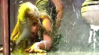 تقبيل في منتصف الغابة