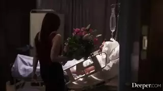 فحص طبي إكس إكس إكس: تلقى الممرضة طيزها المشدود ضربًا أثناء الخدمة