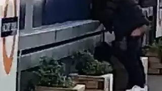 ثنائي صغير ثمل يؤدي جنس فموي ثم جنس خارجي