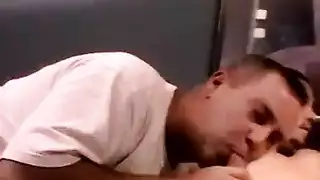 مثلي الجنس الهواة في جوارب المثيرة يظهر لها الحمار لطيف ويحصل على شبكتها مع زوجها