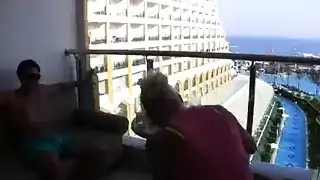 سكس رايلي في البيت مع رجل زنجي
