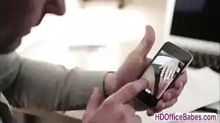 فتاة سمراء أنيسة تتعمق في قضيب بيل بمص شرس