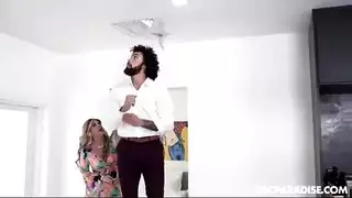 المدير يأمر المترجمة بالمص والممارسة في فيلم بورن صريح