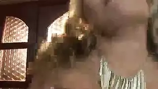 الجدة لا تستطيع الانتظار للانحناء لجلسة أفلام إباحية قوية