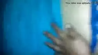 فاتنة شقراء مثيرة تفتح فرجها الرطب لك