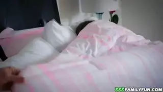 هيج فتاة نائمة