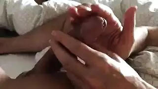 عبادة الديك: مضايقة عضوه المثالي المنتصب
