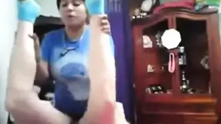 بنت هائجة على نغسها