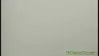 المغرية الروسية تتعمق في مص قضيب صلب أثناء أخذ شرج