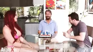 رجل امن المتجر مترجم