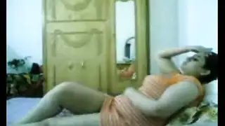 انا وماما علي سرير وحد