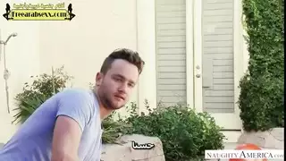 الزوجه الشرموطه تيتناك من عامل المسبح المرهاق