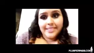 لاتينا ذات حذاء أحمر ممارسة جنسية مزدوجة في الخارج بورن