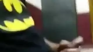 فتى صغير يمارس الجنس