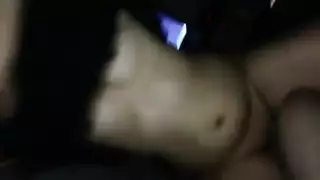 مص عميق على طاولة الطعام جنس فموي قاسي