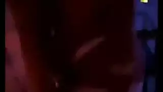 أم سمراء تستمني على مكتبها، ويثار الزوج المخدوع