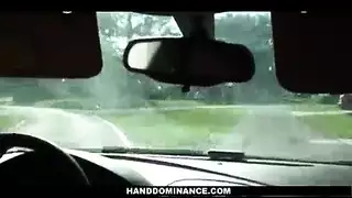 شقراء عارية بمؤخرة كبيرة تُضرب بقوة