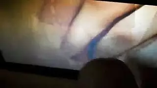 الرجل المقنع يكافئ سرا اثنين من الأطفال الساخنة ، بدلاً من دفعهم بما يكفي لمشروباتهم