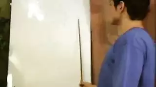 كوغار كوغار الروسي مع النظارات هدمها وسألته لممارسة الجنس في مكتبها