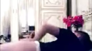 مشهد إباحي: شاب مثير ينيك خادمة عربية في كسها الضيق