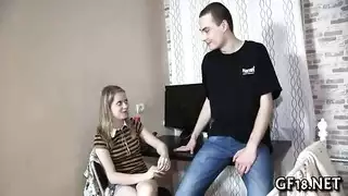تهمس في أذنه أنها تريده