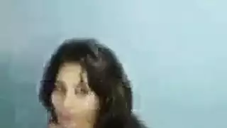 شقراء نارية مراهقة تُقلى بالبصق وتُغطى بالسائل المنوي