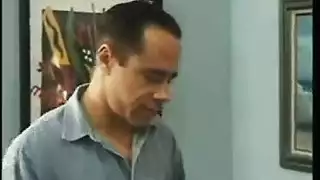 حامل شقراء تعرض جسدها لممارسة جنس جماعي