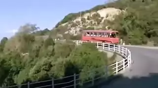زوجان مثيران يمارسان الجنس في كل غرفة من الكابين