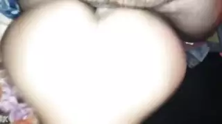 نيّك طيزها الضيقة لحد ما تطن