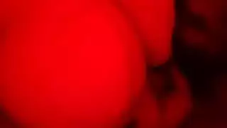 الزوج يصور زوجته وهي تتعرض ثدييها ومؤخرتها للاغتصاب من قبل بي بي سي