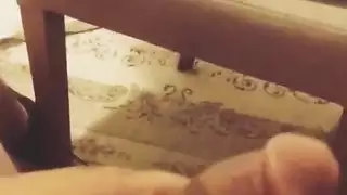 انزلي على ركبتيك وابتلعي لحمي التركي
