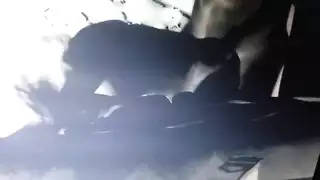 ركوب عنيف بدون واقي على شقها المبلل