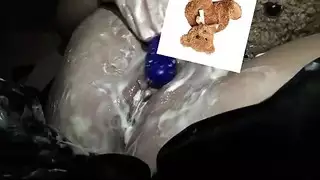 حك بظرتي بهزاز سمين حتى أقصي