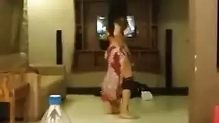 عبيد جنس دبي ينتظرن قضيبك الصلب