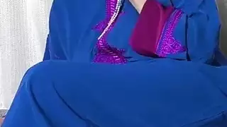أميرة سعودية تتعرض لتدمير فتحتها الضيقة من قبل سائق تكسي