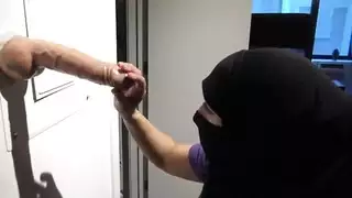 مص مبلول فوضوي من قحة عربية مسلمة على لحم ضخم غير مقصوص