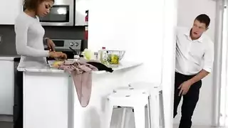 الأخ غير الشقيق يلعق كل شبر من كس أخته العربية