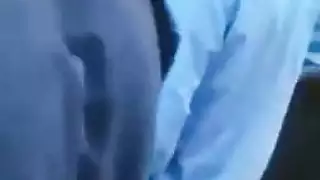 عامل يتحرش بيها