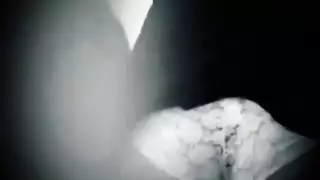 كسها في المحاكمة: أصابع تدقها طوال الليل