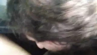 فتاة ممتلئة تختنق بالقضيب قبل القذف النهائي على وجهها