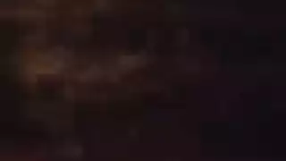 فتحة حلق آسيوية تأخذ اللحم الأبيض إلى حنجرتها