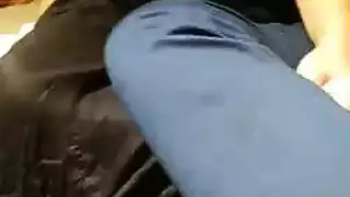 فتاة غنية مدللة تصرخ في نشوة على قضيب أسود ضخم