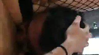 حفر مهبل عميق قبل الشرج مع سمراء مثيرة