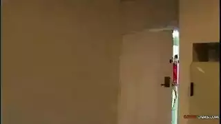 مثليات ملثمات شهوانيات في حفلة جنس ثلاثية جامحة