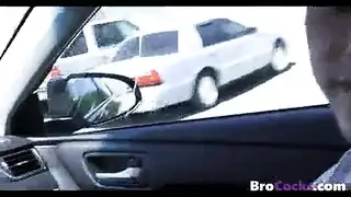 مراهقة نحيفة تُهيمن عليها بقضيب كبير صلب