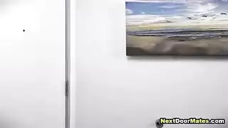 جلسة تدريب حلق مثلي مع انفجار السائل المنوي